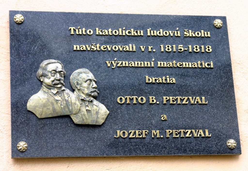 SchÁ: A szepesbélai Petzvál testvérek emléktáblája Késmárkon