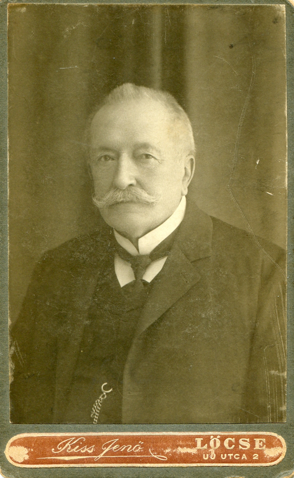 Scholtz Gusztáv Lőcse 1911 Merényi Scholtz Gusztáv időskori képe. Ő a bánya és vaskohó tulajdonosa Merényben. Az előnevet és címert kapta Ferenc Józseftől.