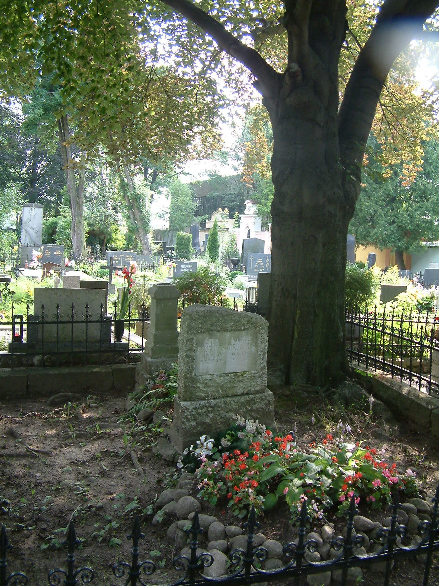 Bruckner Ottó sírja a késmárki temetőben
