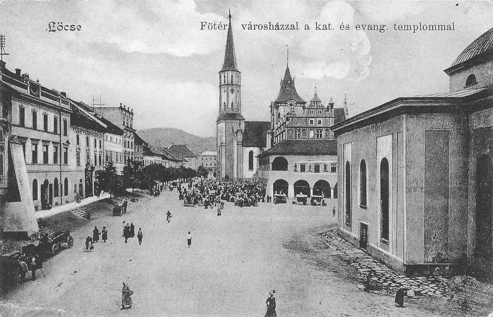 1909.  Főtér, jobboldalon az evangélikus templom