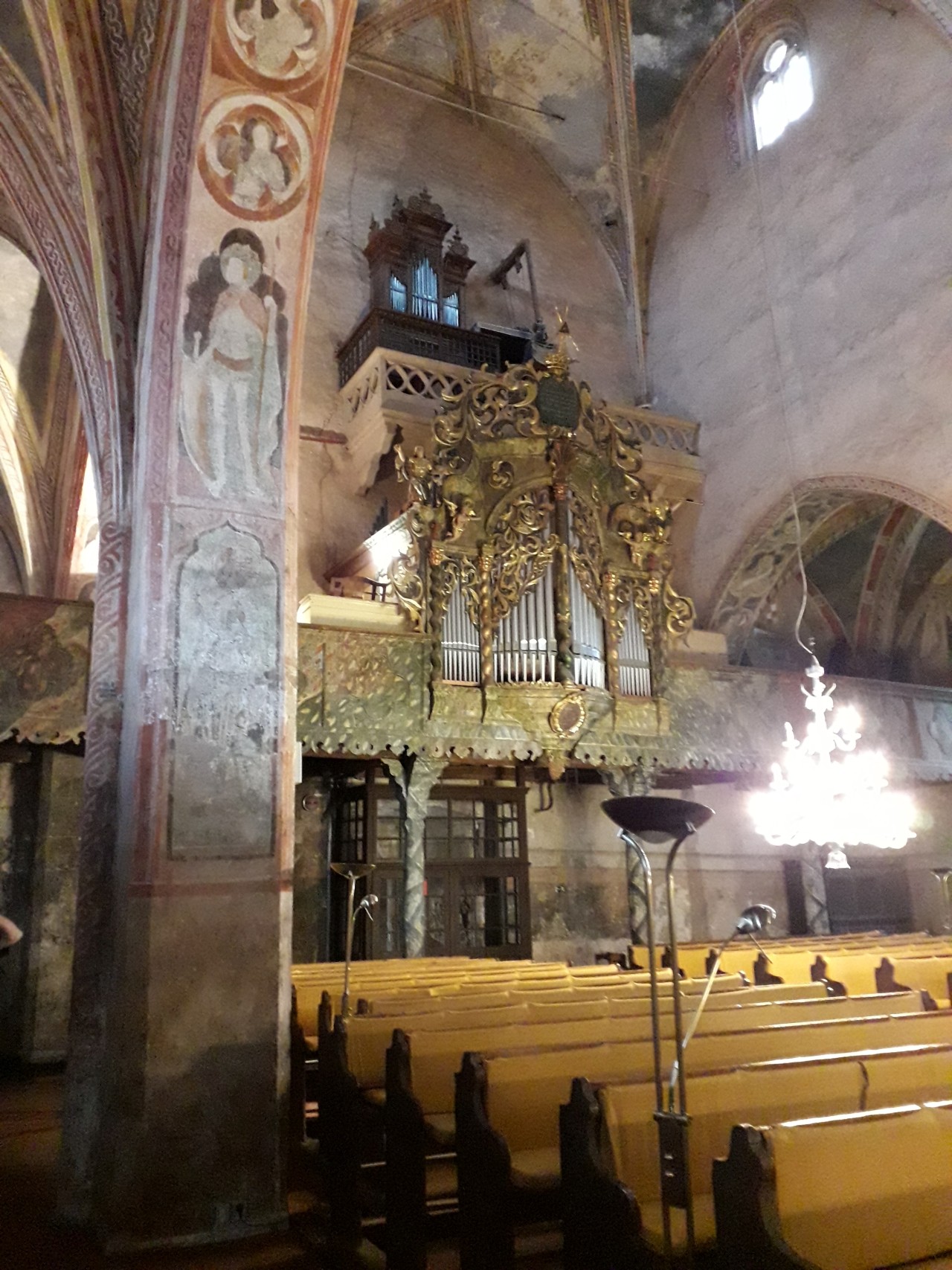 Reneszánsz és barokk orgona a torny felőli oldalon
